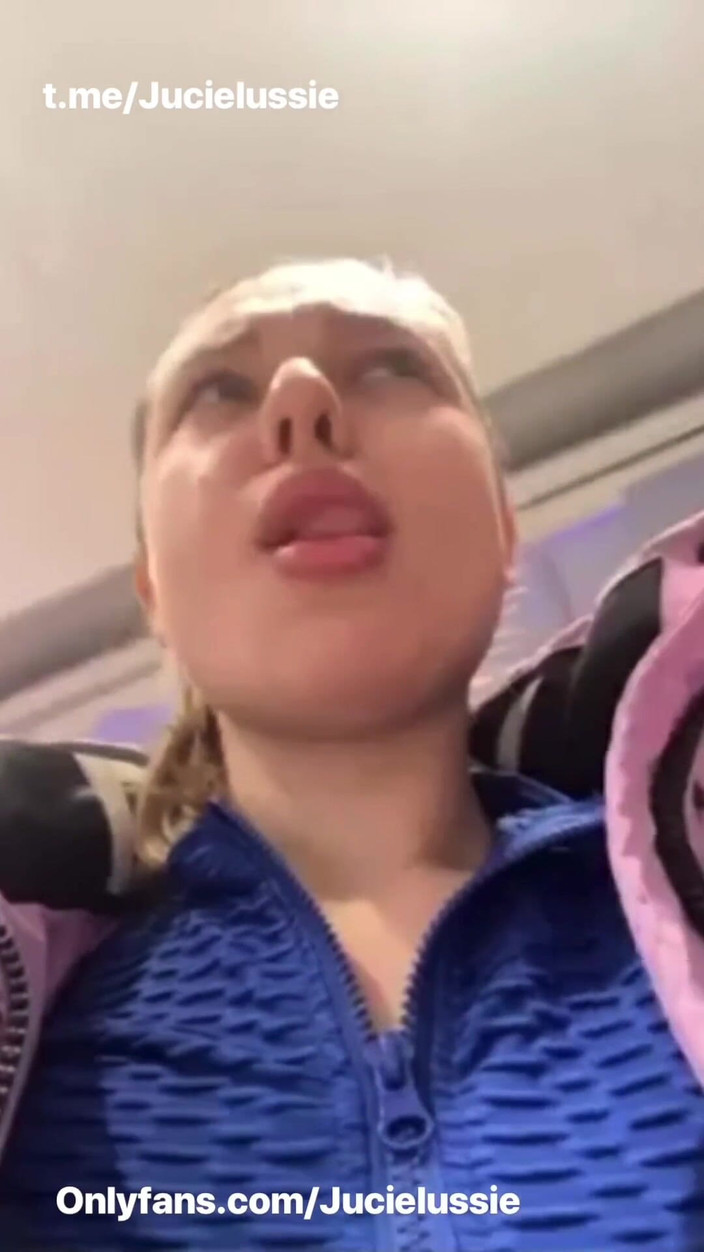 JuiceLussie: Foda inesperada no vestiário