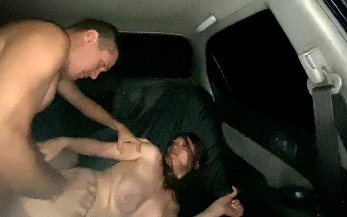 Airaccoon: La sorellastra sognava di provare il sesso in auto e...