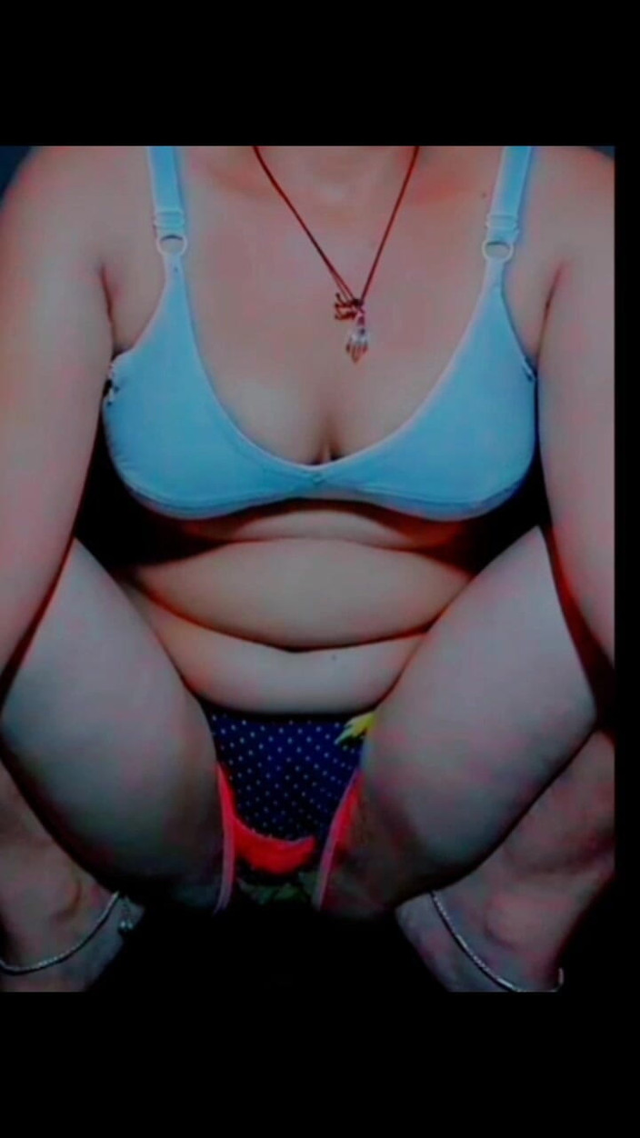 TricolorMusic3: Village caldo sexy tranquillo ragazza calda perfetta si masturba