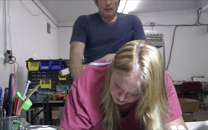 Vibra King Video: Jennifer долбили над столом на работе