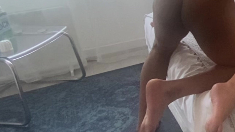 Zina Gabon: Heiße sexy MILf-hure nimmt harten schwanz in ihre muschi