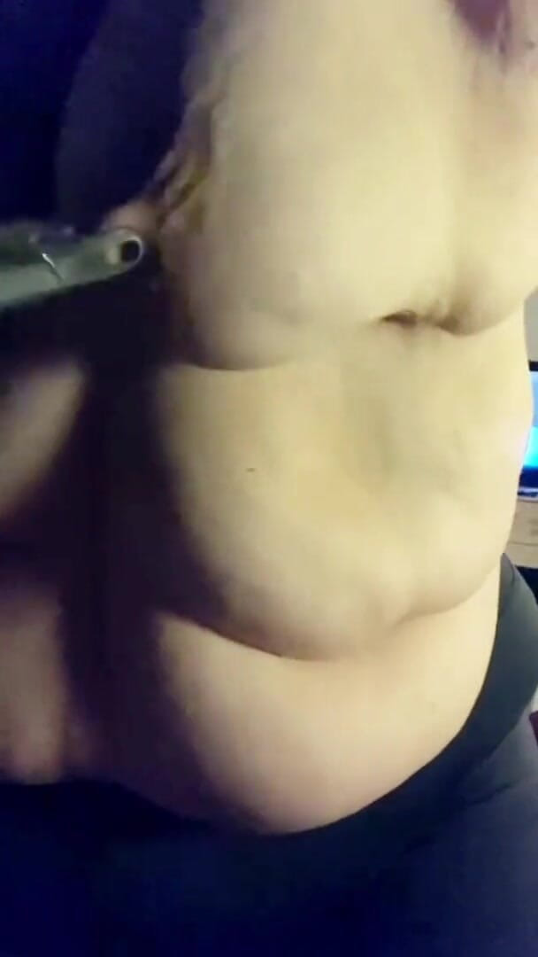Real homemade BBW BBC porn: Товстушка потирає стискаючи мої обвислі цицьки