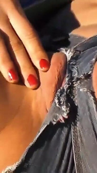 Caliente latina striping al aire libre en Argentina