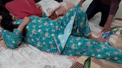 QueenbeautyQB: 继子厌倦了继妹的噪音，偷偷溜进了继母的房间