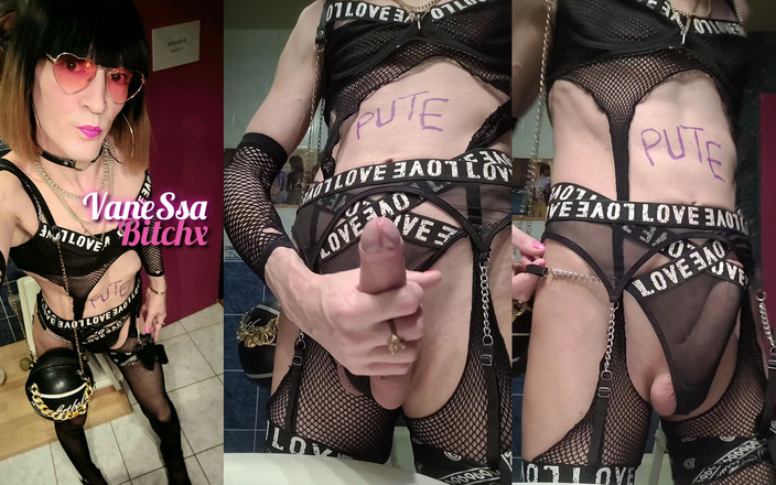 VaneSsa BiTCHx: Lovelovelove बाथरूम में पोशाक