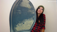 Stella Von Savage: Léchage de bottes coquines - bûcheron boueux