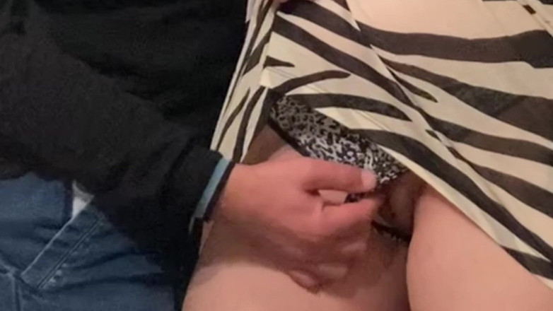 Niki studio: OMG!! Nějaký starý muž Perv si hraje s mojí kundičkou