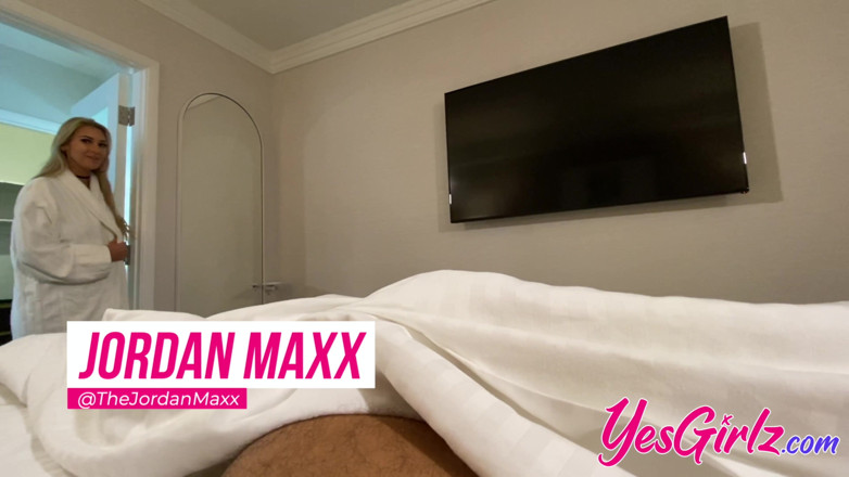 YesGirlz: Jordan maxx lagi asik footjob dan nyepong kontol