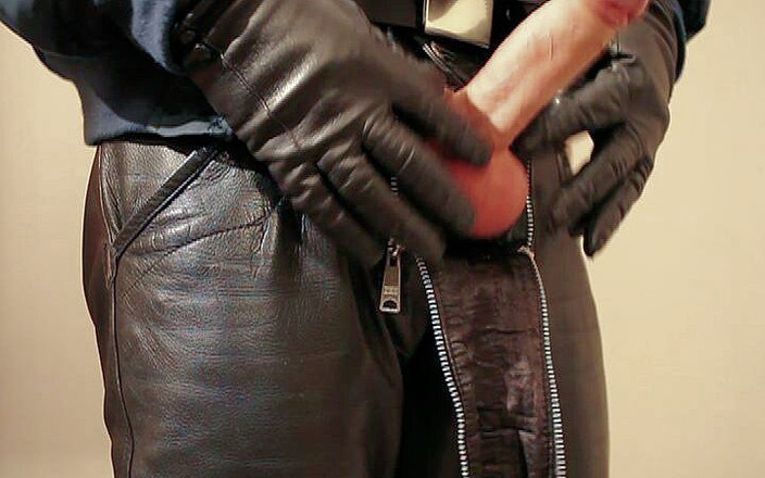GERMANE_XL: Leather Cop