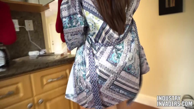 Naked Hustlers: Pool Boy Wet Wife