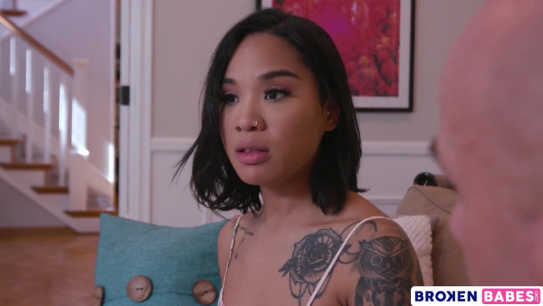 Broken babes: Brokenbabes - lustvolle babysitterin Honey gold fickt alten typen