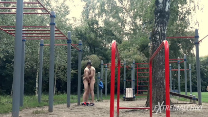 Extremalchiki: 公园里的性爱运动