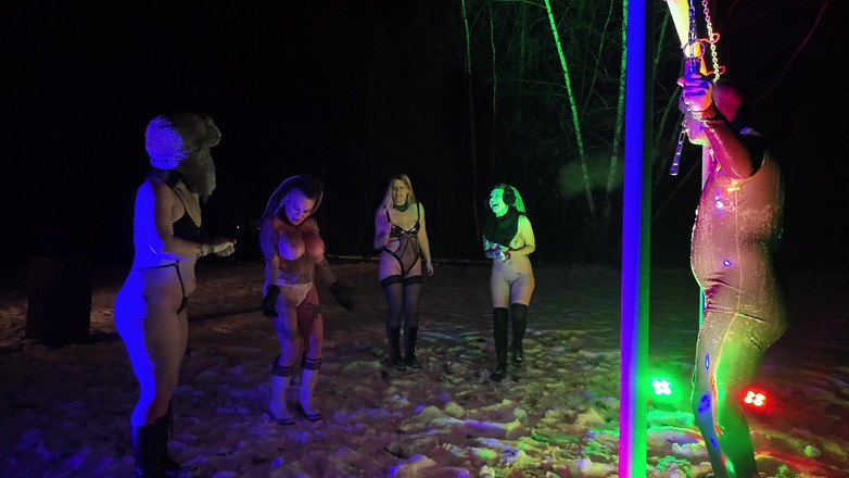 Domina Dark: Schneeball-spaß