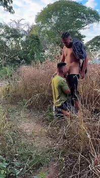 Mužská prasata projíždějí bez kondomu ve veřejném parku