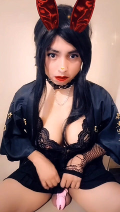 Ts Lucy Morningstar: Dirty Sissy dominuje monstrózní dildo