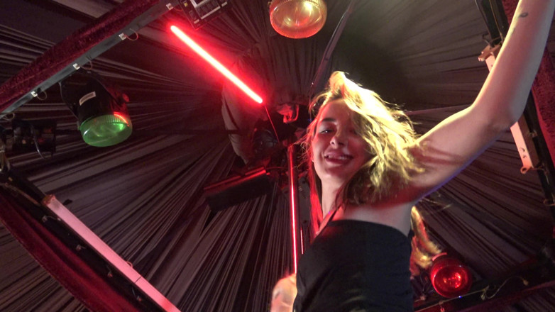 Femdom Austria: Poledance trampning!