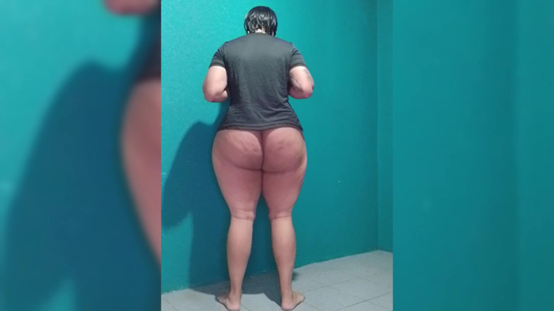 Sissy sapeca studio: Shemale met een grote, dikke penis, wil seks en een...