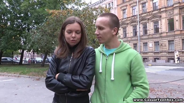 Casual Teen Sex: Prosty strzelec dostaje szczęście jebanie