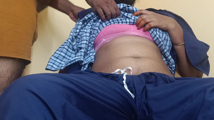 Ilakkiya: Tution大师骑乘姿势与学校一起享受制服