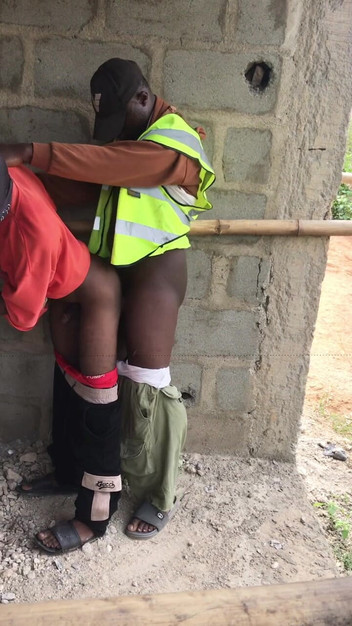 Sexylary: Come un patrigno ha portato il figliastro in fabbrica