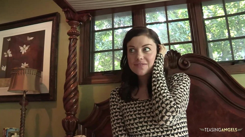 Teasing Angels: バスルームでクイックを持つことは、変態ブロンドの赤ん坊のためのターンです