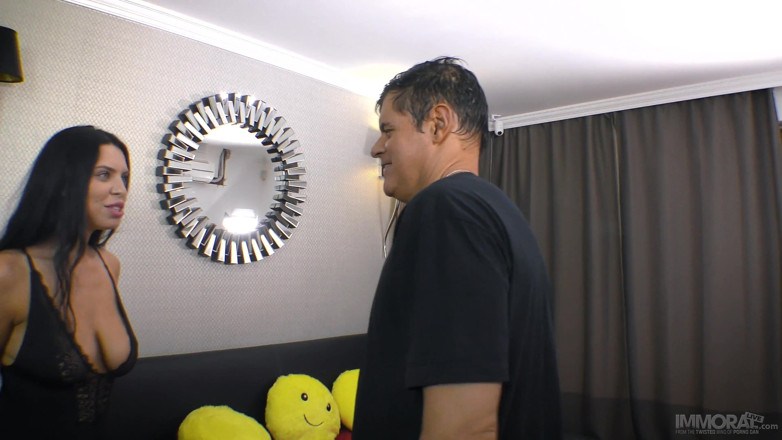 Immoral Live: La reine revient pour un autre creampie profond