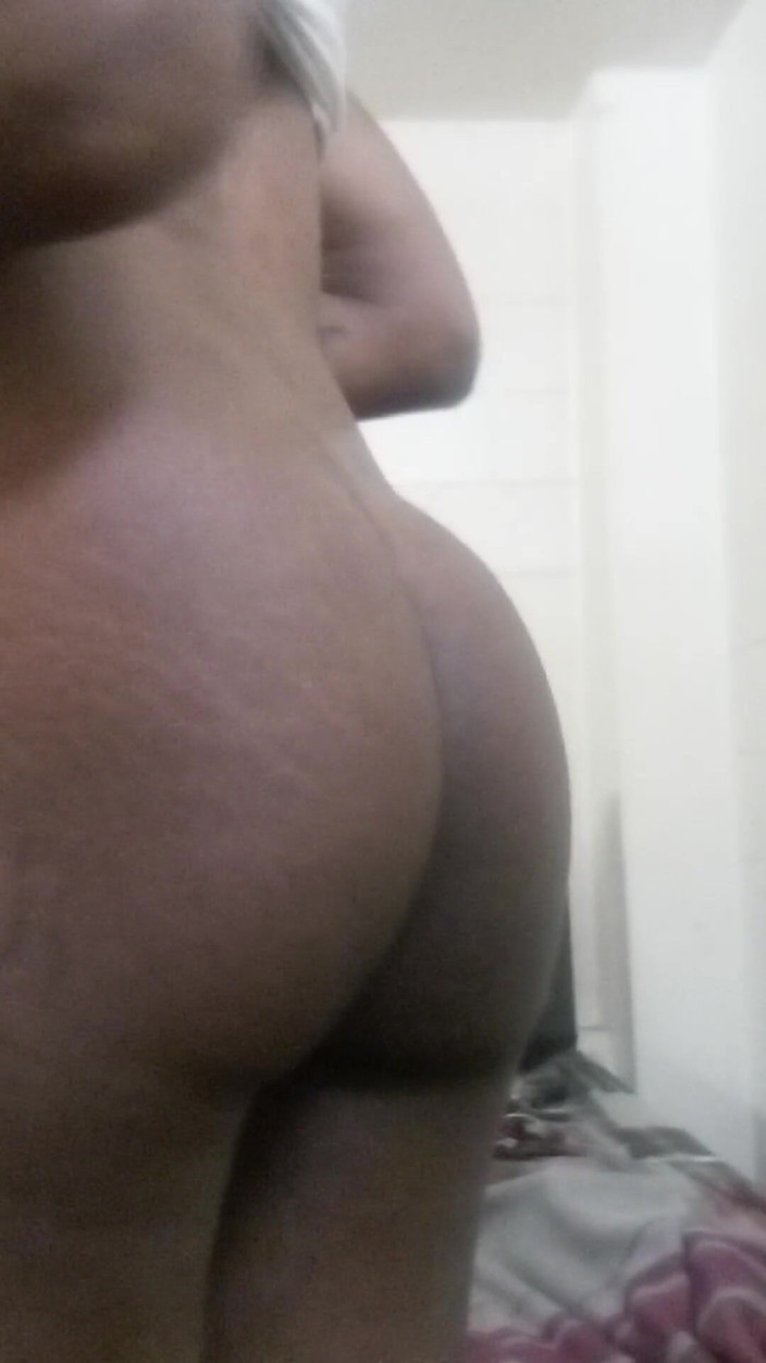 SweetDWillie456: Ladyboy với cặp mông căng tròn và cặp mông to...