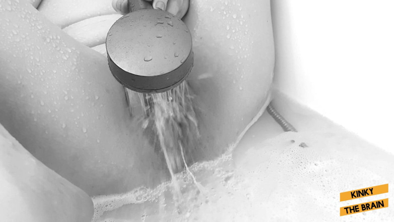 Kinky N the Brain: Shower Orgasm with Tampon Inside