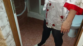 Eu amo quando minha madrasta vem me visitar em suas meias de nylon e salto alto