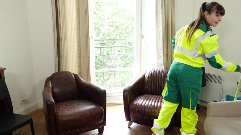 HPG Production: Gorgeus francouzská holka s chlupatou kundičkou a perfektními pevnými kozami 675