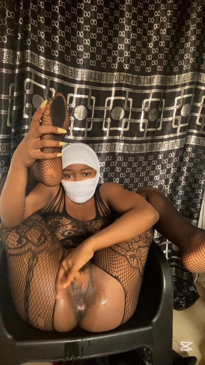 Slipperyblackgirl: All Hail krémová kundička, která mě chtěla pro více