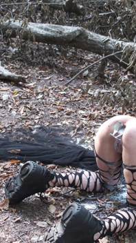 Pelacur Hutan - Halloween 2025, penghinaan dan kotoran yang melampau