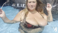 Veronica Jasmine: Leopardí bikiny havajské sólo a uctívání těla