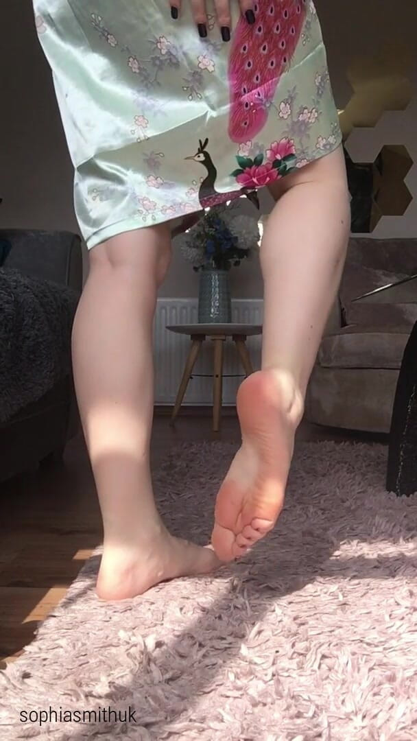 SophiaSmithUK: 애널을 따먹히는 18살 소녀