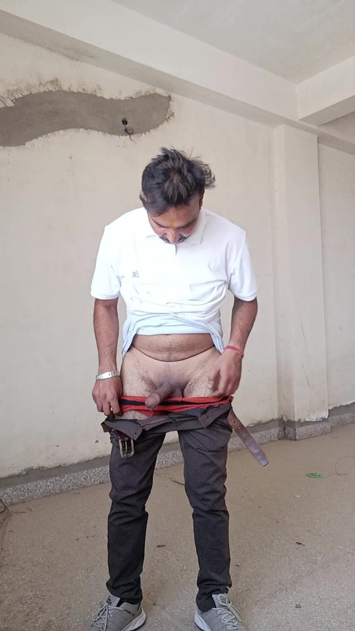 Rajasthani-old-lover: Hombre indio disfruta de la ducha y show de masturbación...