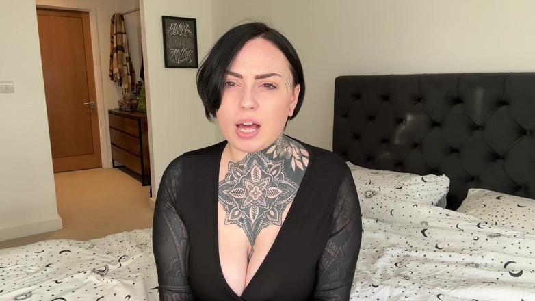 Miss Valentina: 3 email-uri ușor de șantaj -fantezie