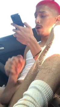 Pulosul Papi Young Twink Pula mare necircumcisă solo masturbează o ejaculare uriașă!