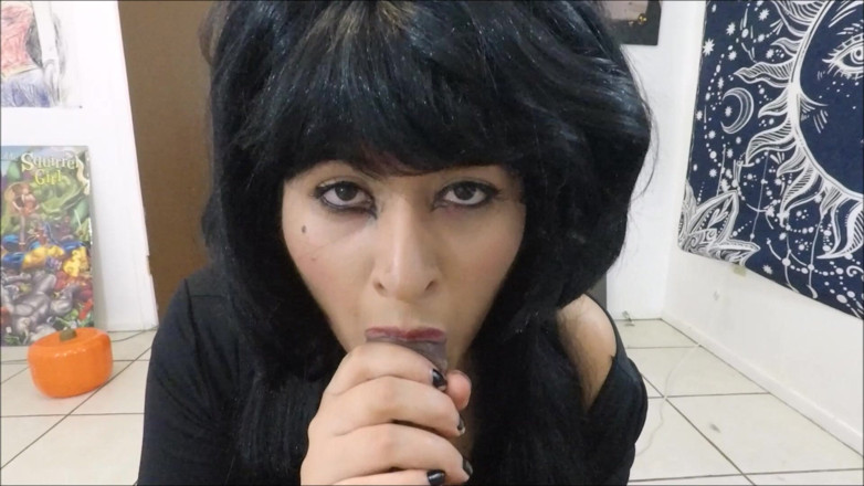 VickyVixen: Elvira, plná ústa ve tmě