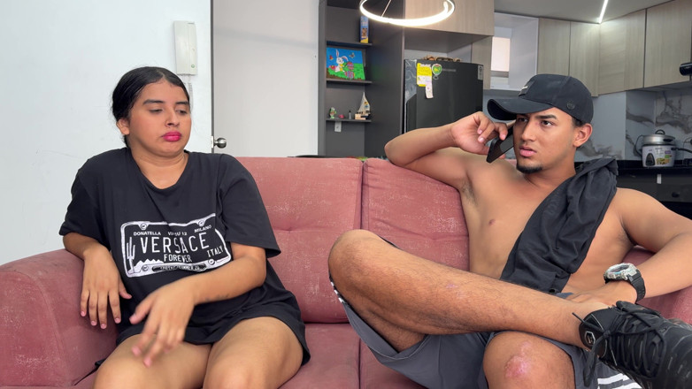 Hilary palvin: Enquanto o corno do meu marido faz o almoço, latina...
