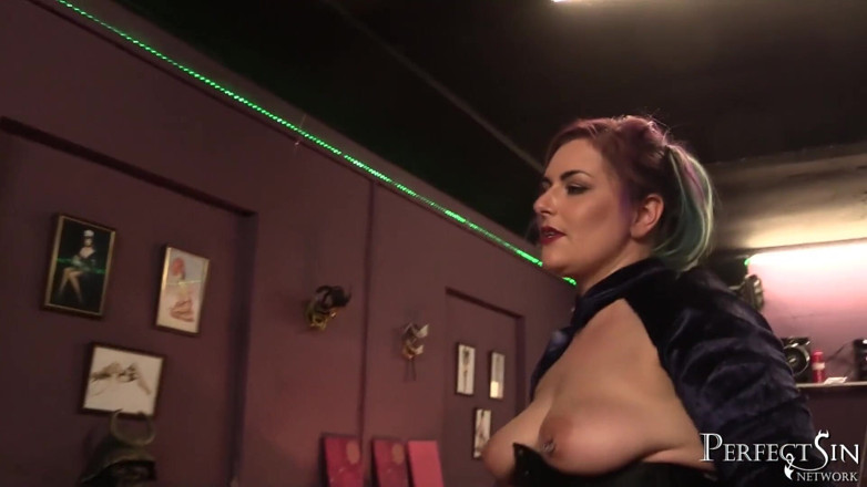 Perfect Sin Network: Domina Jemma ka vishaal kaala straip-on