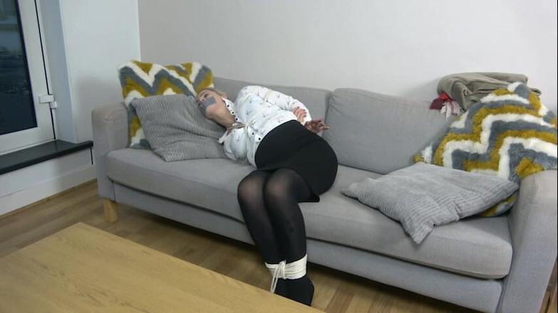 Latina Fetish: Lottie Lalay în: Secretara sexy încă mai are nevoie de antrenament! (480p)(Sd)