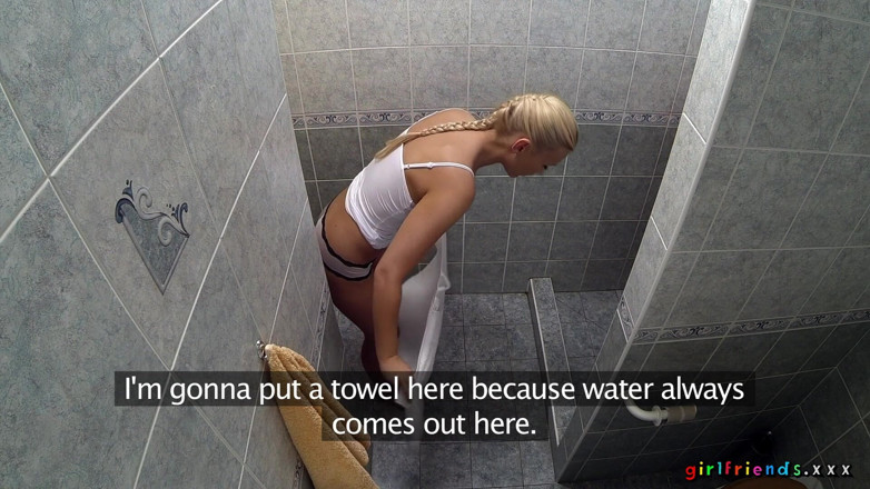 Girlfriends XXX: Novias xxx - dos chicas calientes se tocan en la ducha