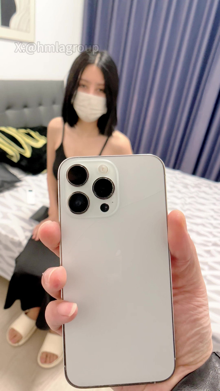 Tia mx: Сотрудники по переработке мобильных телефонов пришли оценить, что для того, чтобы продать больше, девушка должна была сделать это.