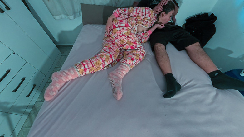Victor SweetCoupleStories: Adik tiri nyepong kontolnya sampai dicrot sperma hangatnya