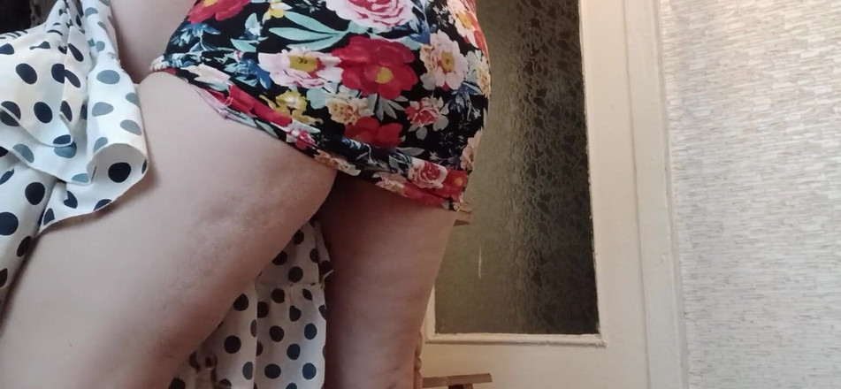 Lesbian-illusion: 我的继母在厨房的桌子上操我