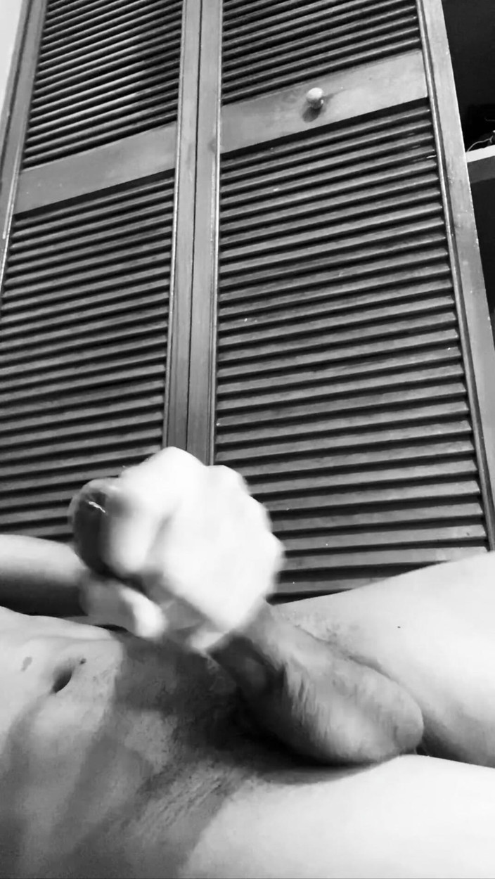 Black-2001: Kontol besar hitam bertopeng dengan kacamata dan balaclava mengocok kontol...