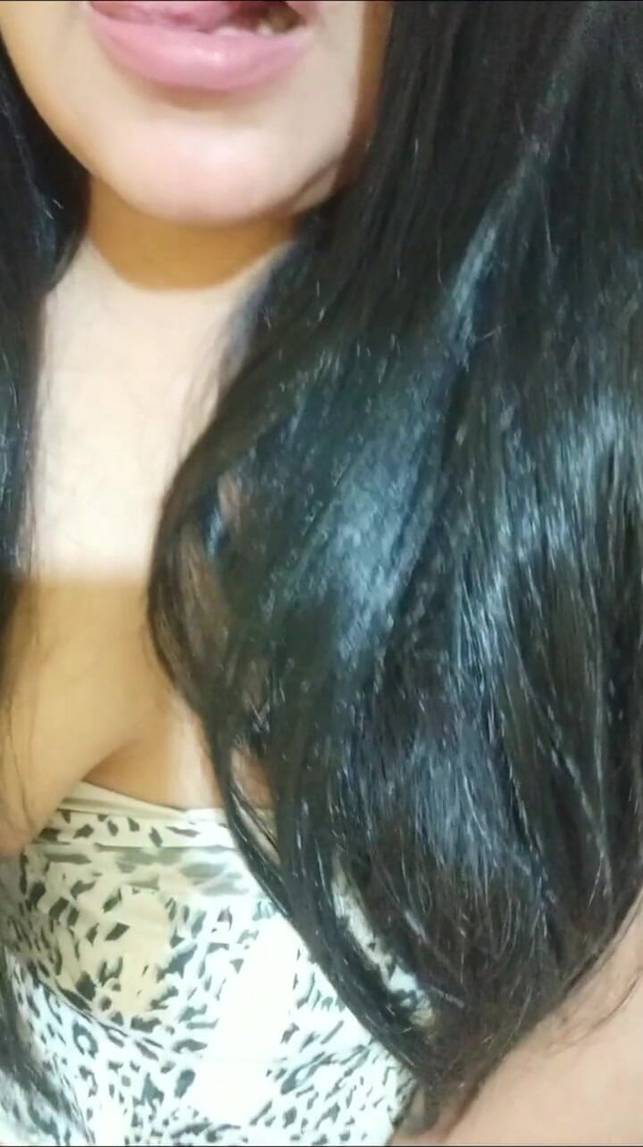 Carla Villalobos: Она Сняла Свои Стринги, Чтобы Показать Ее Большую Киску