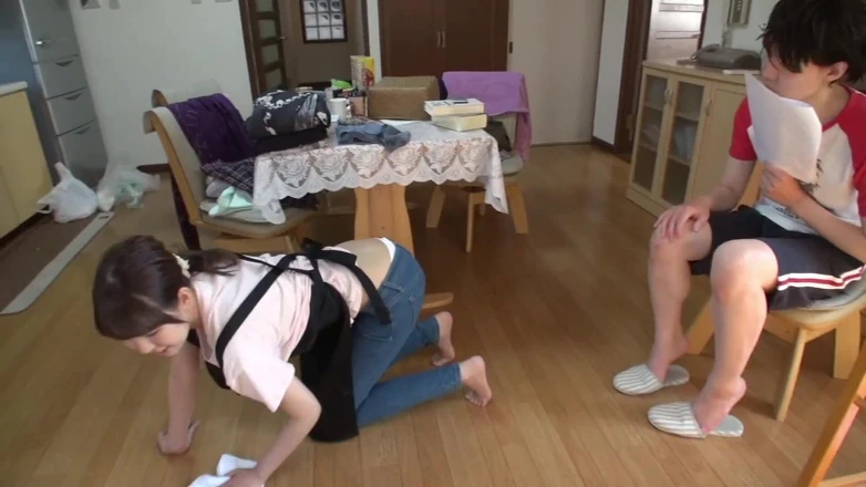 Raptor Inc: Hospodyňka, která je aktivní žena v domácnosti na plný úvazek. přišla vdaná žena...