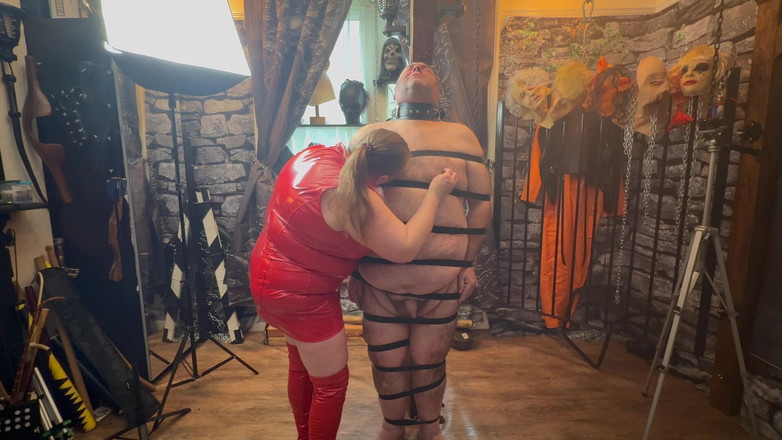 Aaexperiencesltd: Część 1: - Domina Zabezpiecza Booboo w lochach