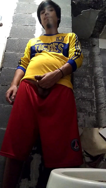 AlexAlejandro13: Una noche donde me oro en toda la cara rica...